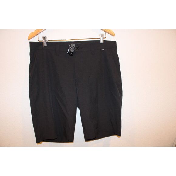 Travis Mathew Other - Travis Matthew size 33 black and gray horizontal microstripe shorts